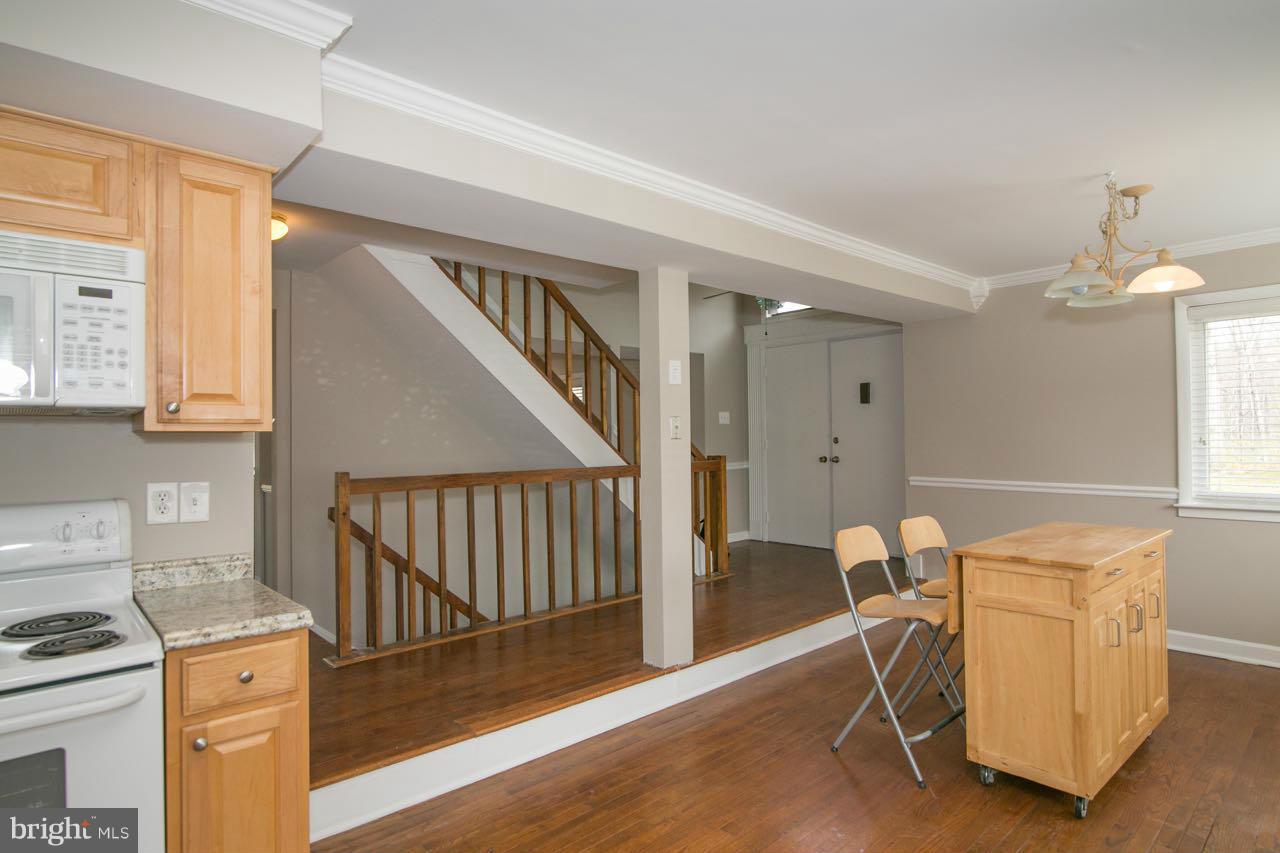 7820 Marconi Court Springfield, VA 22153 - Photo 5 of 29 a view of a livingroom with furniture and a window