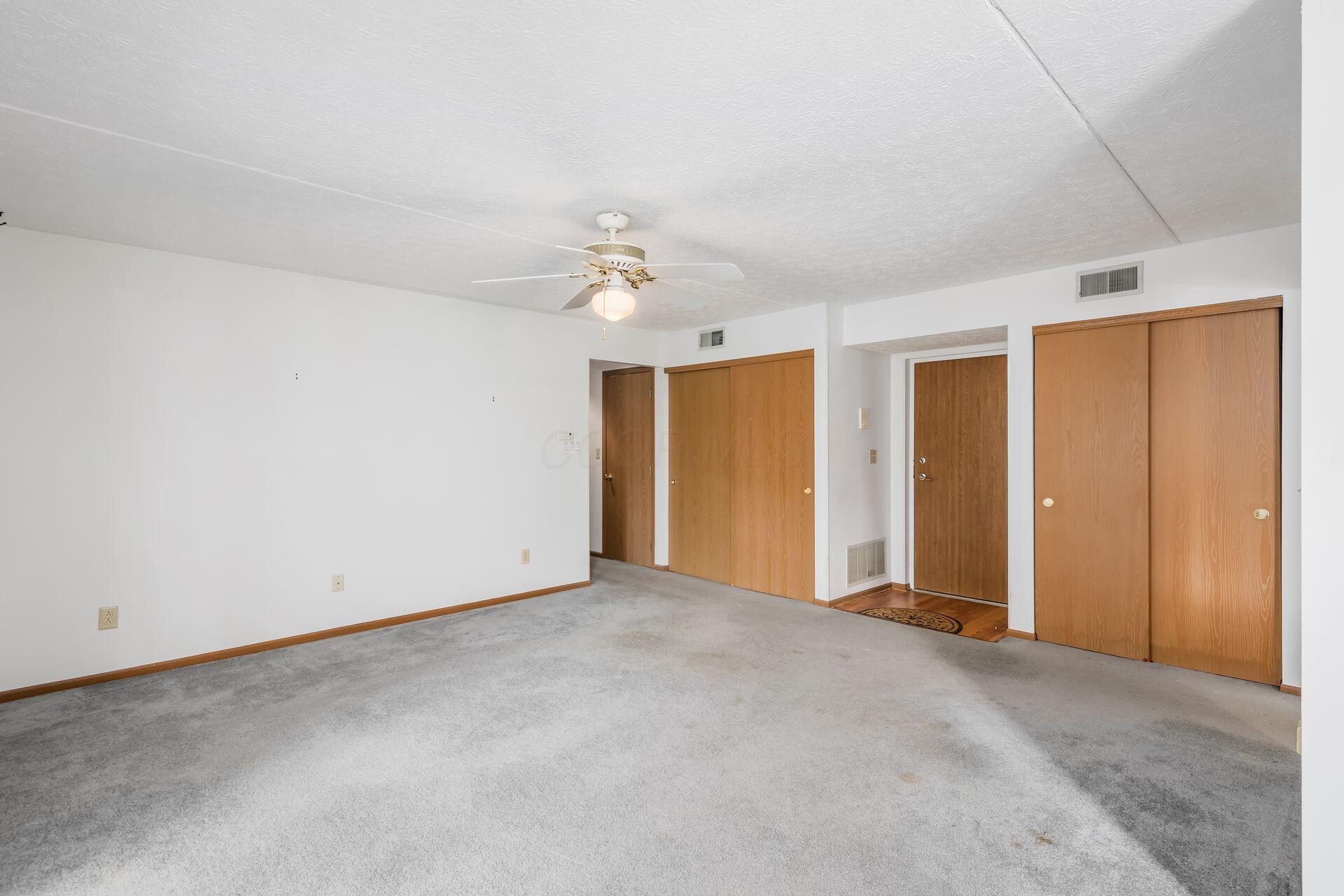 5885 Beechcroft Road, Unit 114 Columbus, OH 43229 - Photo 5 of 31 5885 Beechcroft Road 114