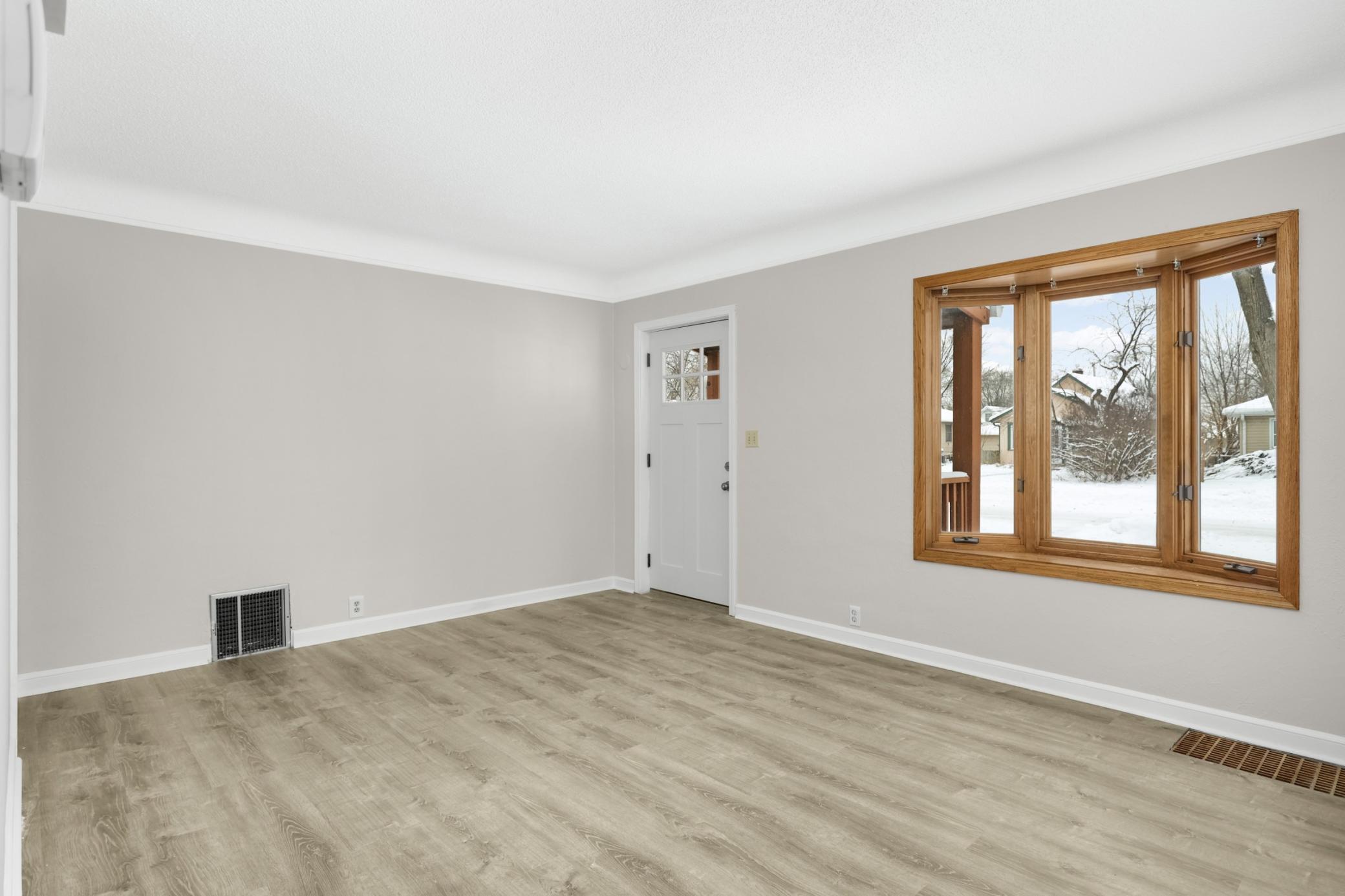 3744 Perry Avenue North Minneapolis, MN 55422 - Photo 3 of 54