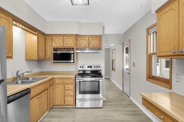 $2,950 | 3744 Perry Avenue North, Minneapolis, MN 55422