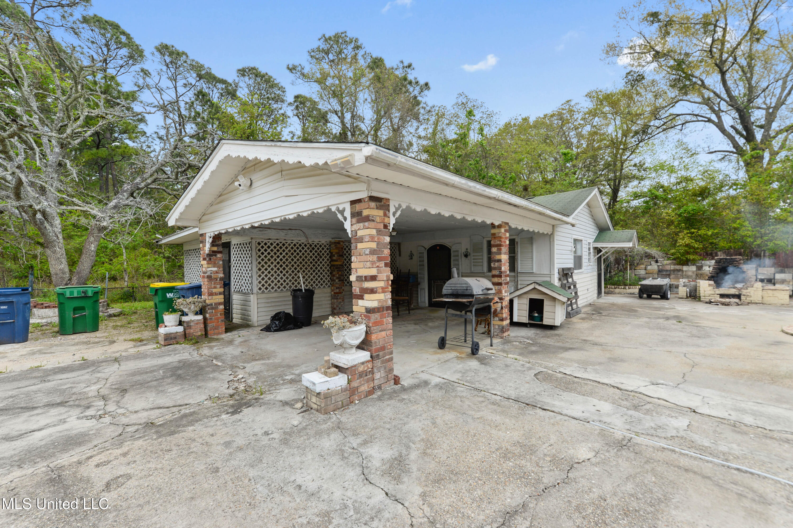 13300 Solomon Road Ocean Springs, MS 39564 - Photo 32 of 38 032