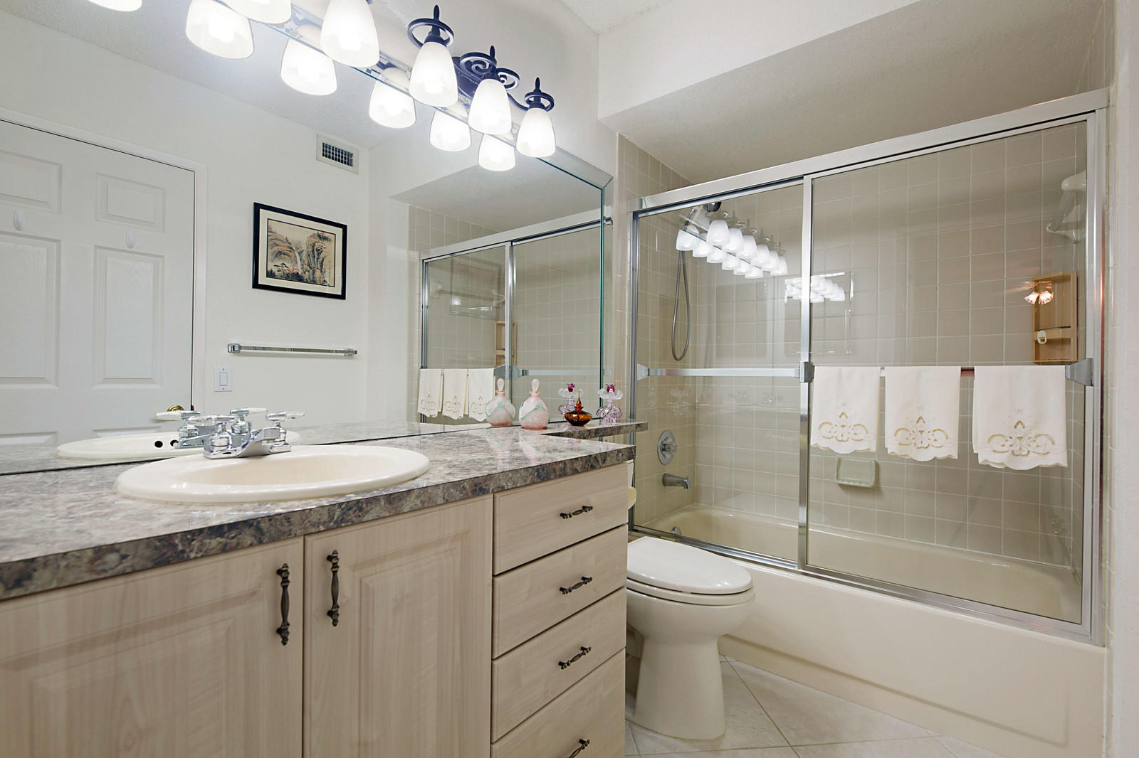 18999 Stewart Circle, Unit 4 Boca Raton, FL 33496 - Photo 18 of 27 2nd Bathroom