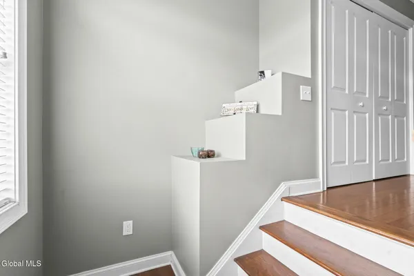 $389,900 | 214 Lois Lane, Niskayuna, NY 12304