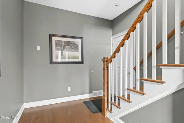 $389,900 | 214 Lois Lane, Niskayuna, NY 12304