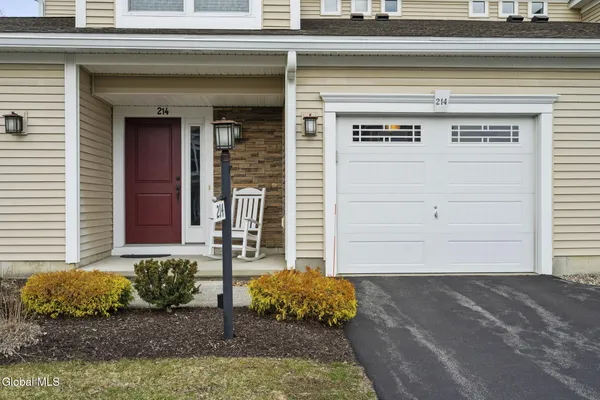 $389,900 | 214 Lois Lane, Niskayuna, NY 12304
