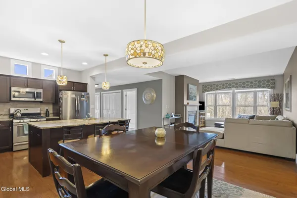 $389,900 | 214 Lois Lane, Niskayuna, NY 12304