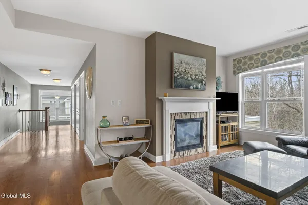 $389,900 | 214 Lois Lane, Niskayuna, NY 12304