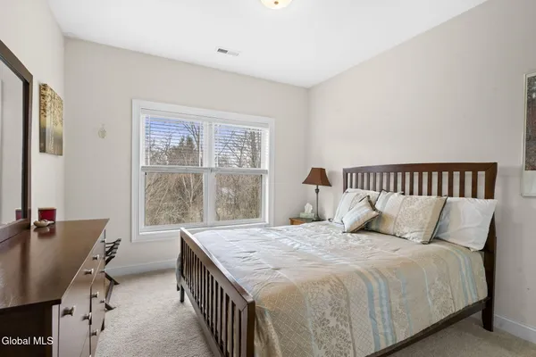 $389,900 | 214 Lois Lane, Niskayuna, NY 12304