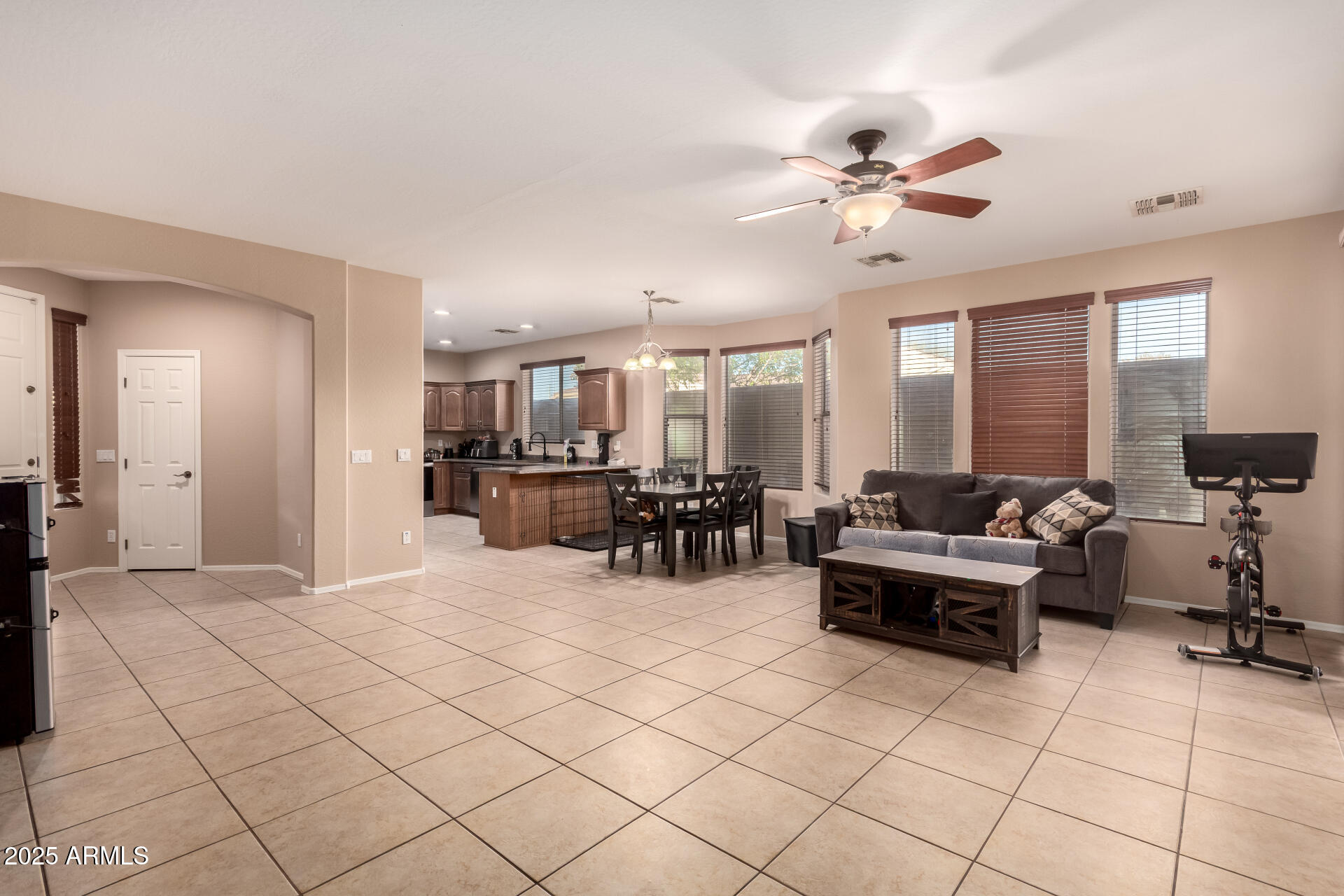 2315 West Beverly Rd. Phoenix, AZ 85041 - Photo 5 of 33 Gallery Image 5