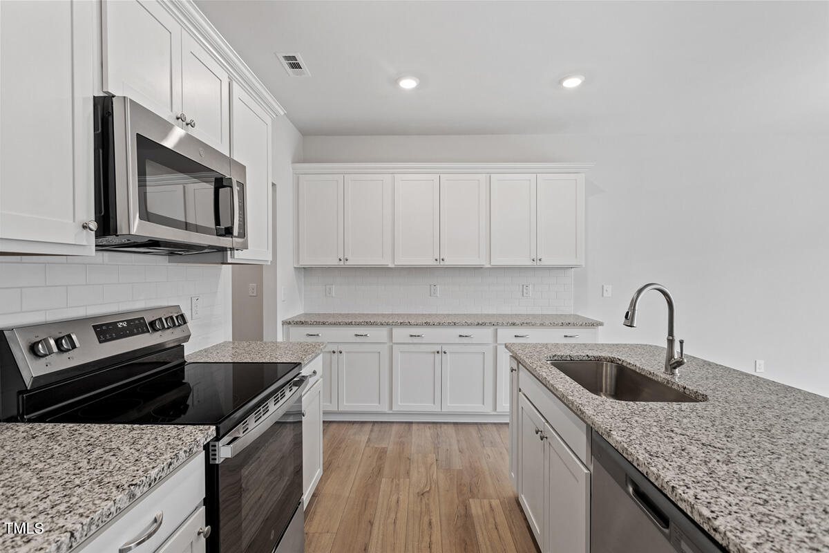 116 Fideaux Boulevard, Unit 258 Raleigh, NC 27603 - Photo 10 of 30 Kitchen