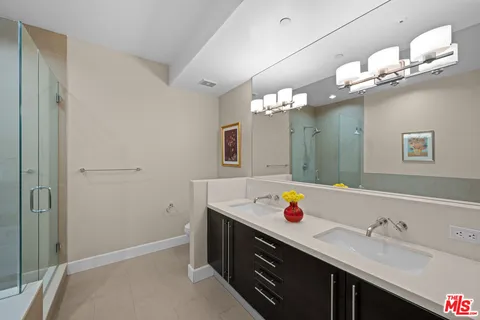 $788,000 | 1250 North Harper Avenue, Unit 414, West Hollywood, CA 90046