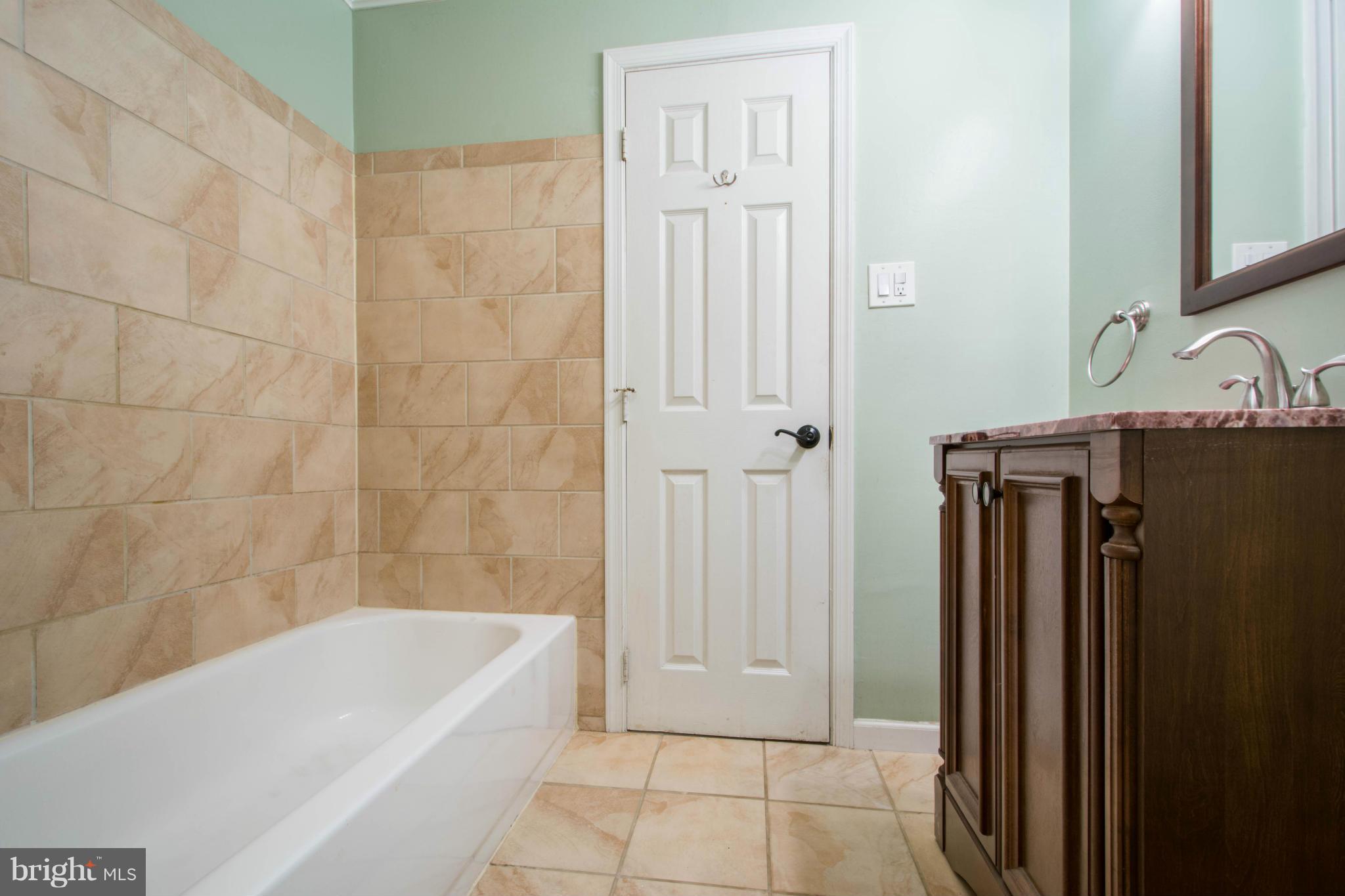 9898 Frederick Road Ellicott City, MD 21042 - Photo 17 of 30 Bath
