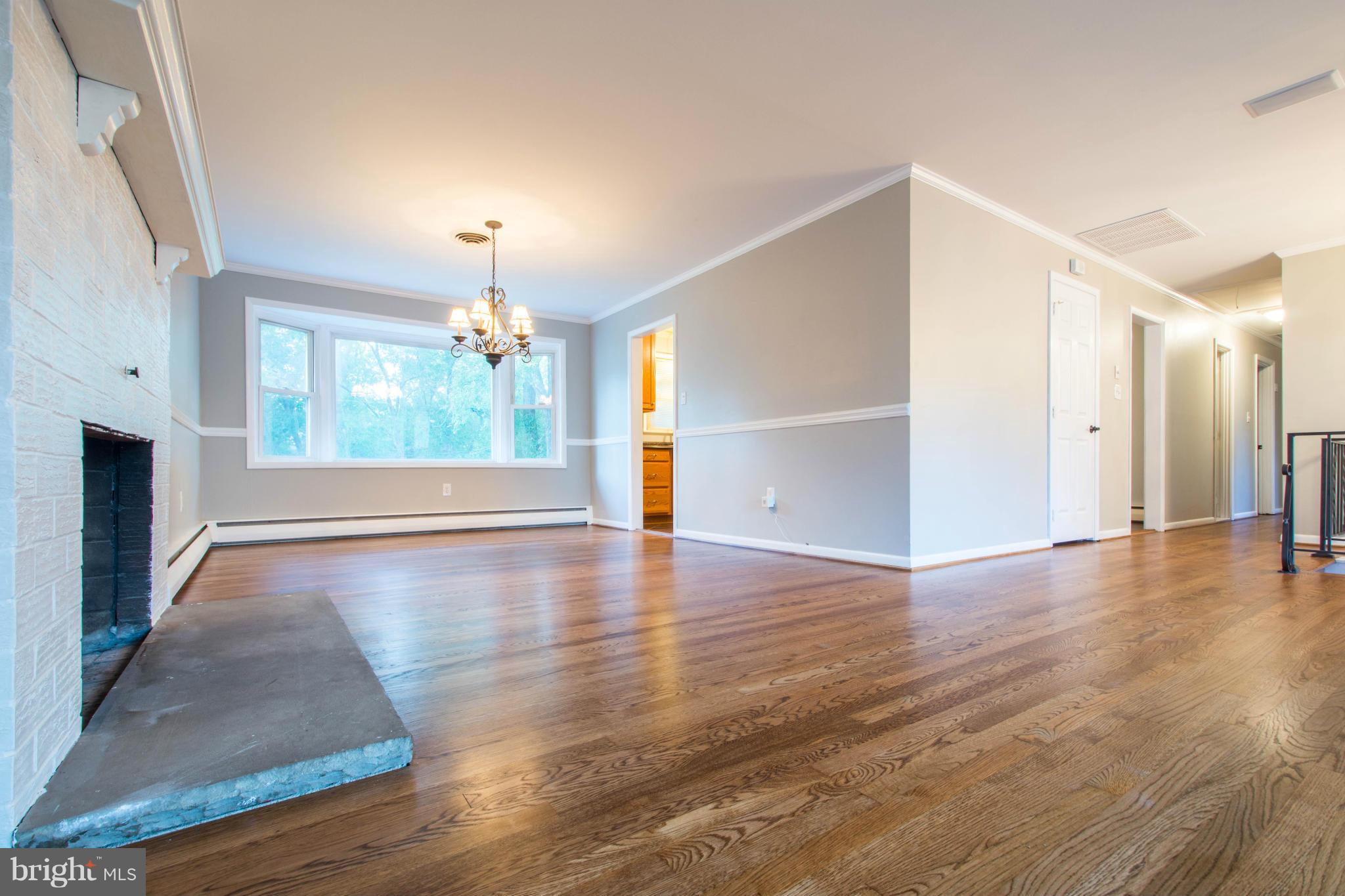 9898 Frederick Road Ellicott City, MD 21042 - Photo 5 of 30 Living Room