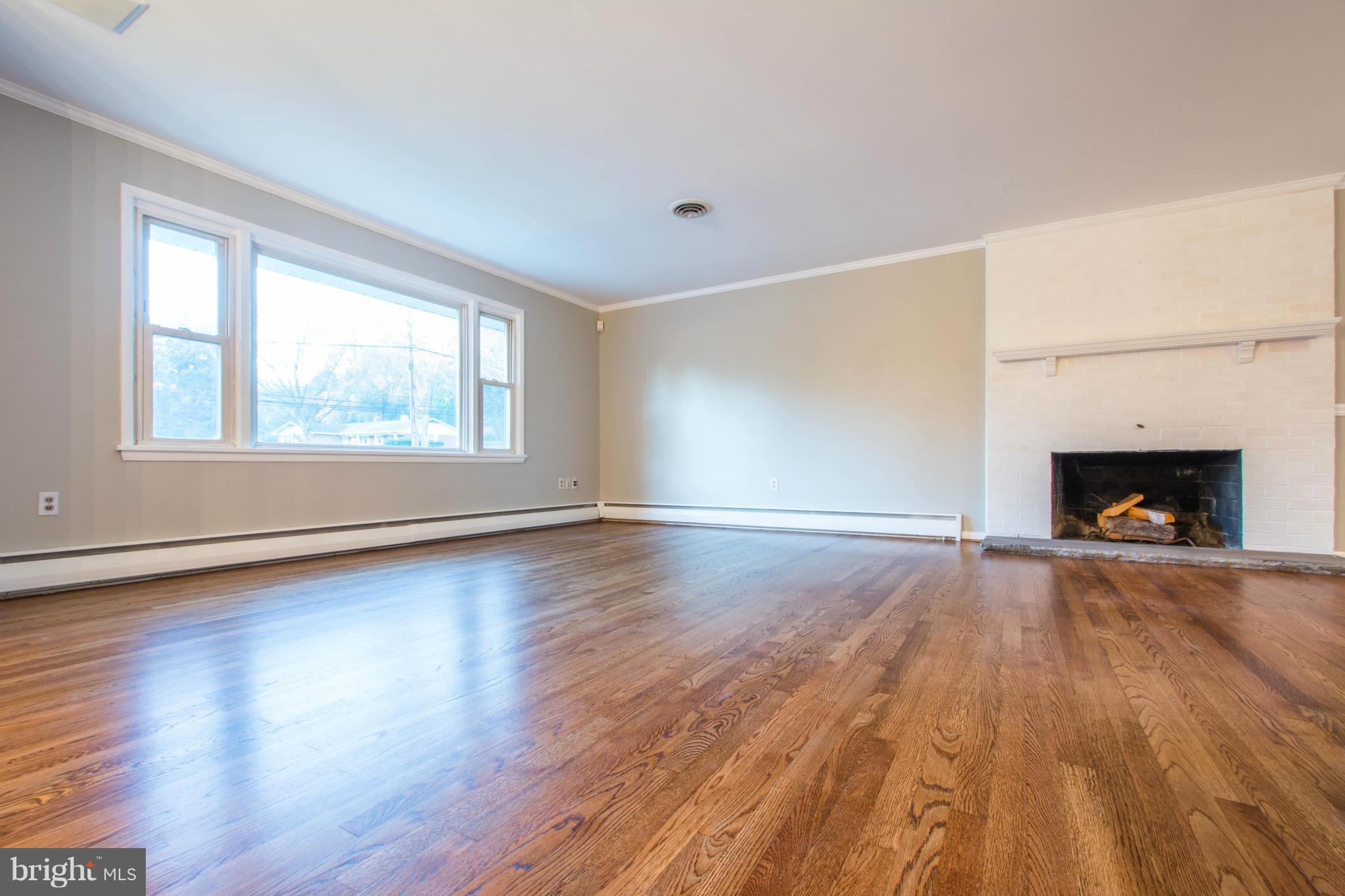 9898 Frederick Road Ellicott City, MD 21042 - Photo 6 of 30 Living Room