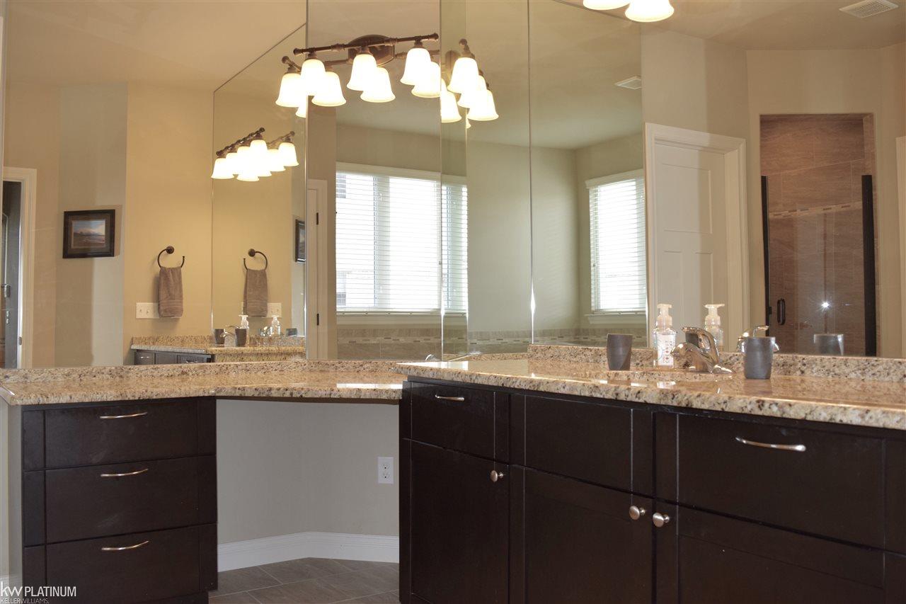 22558 Brantingham Road Macomb, MI 48044 - Photo 17 of 37 31394659-17.JPG
