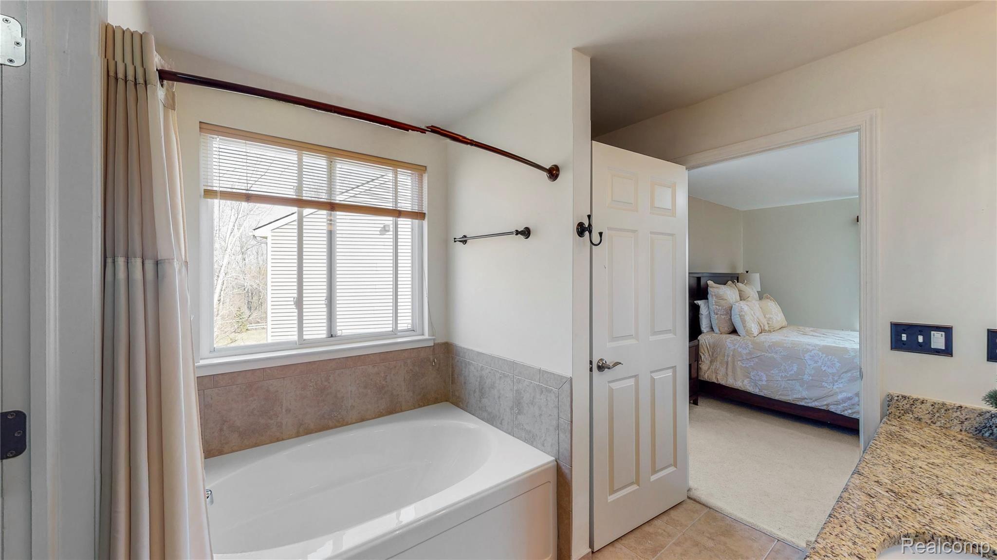 26991 Victoria Road Novi, MI 48374 - Photo 13 of 38 13 - Image.jpg