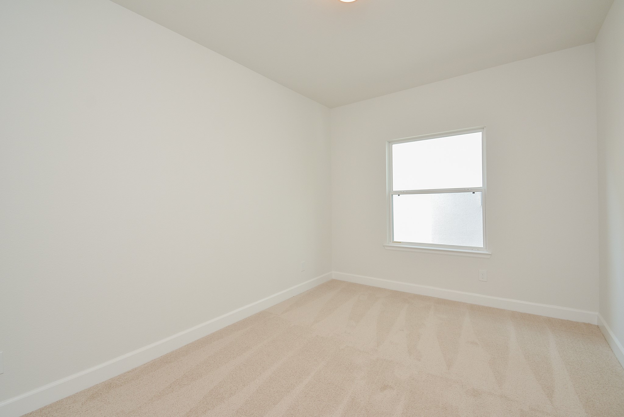 1847 Sul Ross Street Houston, TX 77098 - Photo 32 of 42 an empty room with a window