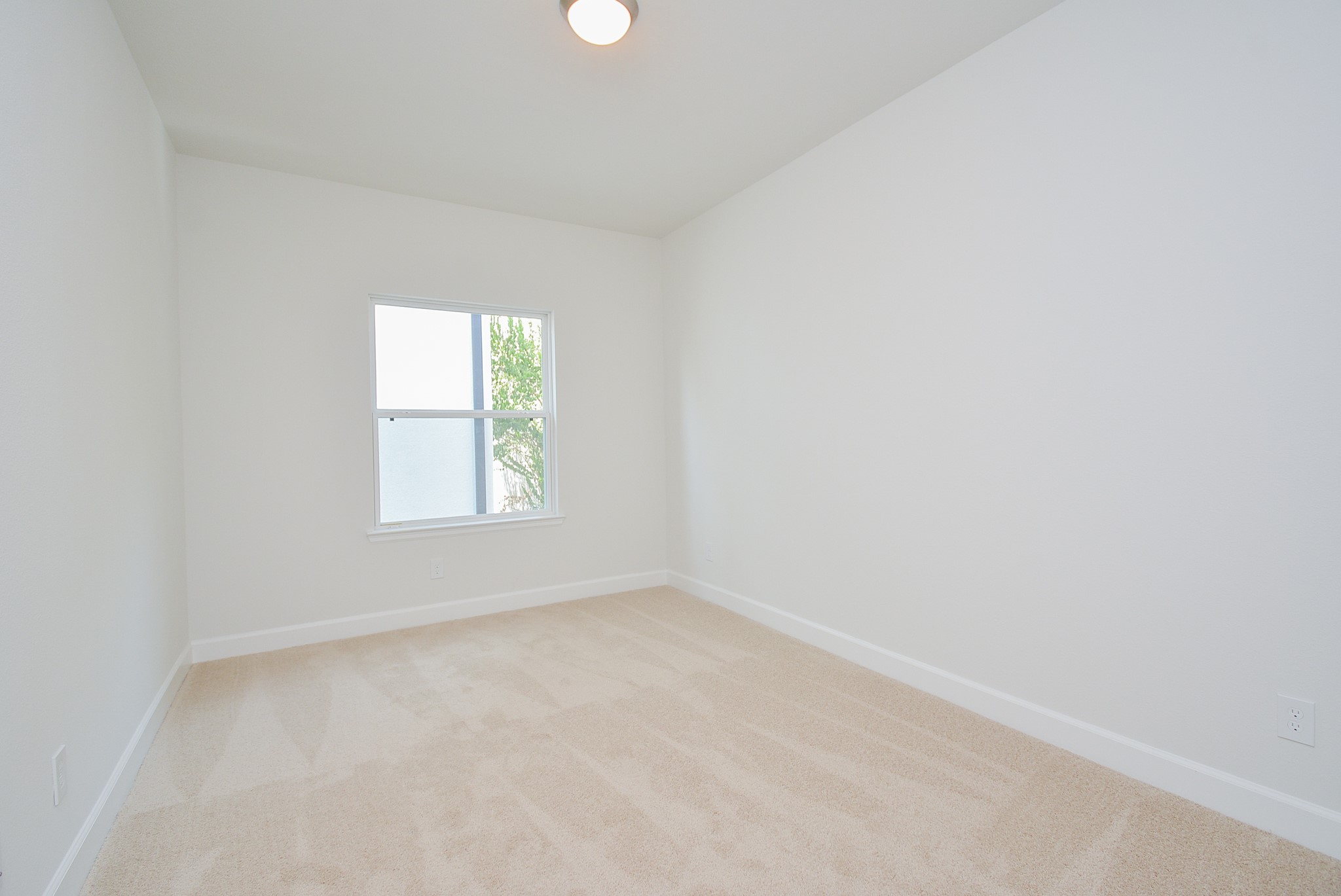 1847 Sul Ross Street Houston, TX 77098 - Photo 35 of 42 an empty room with a window