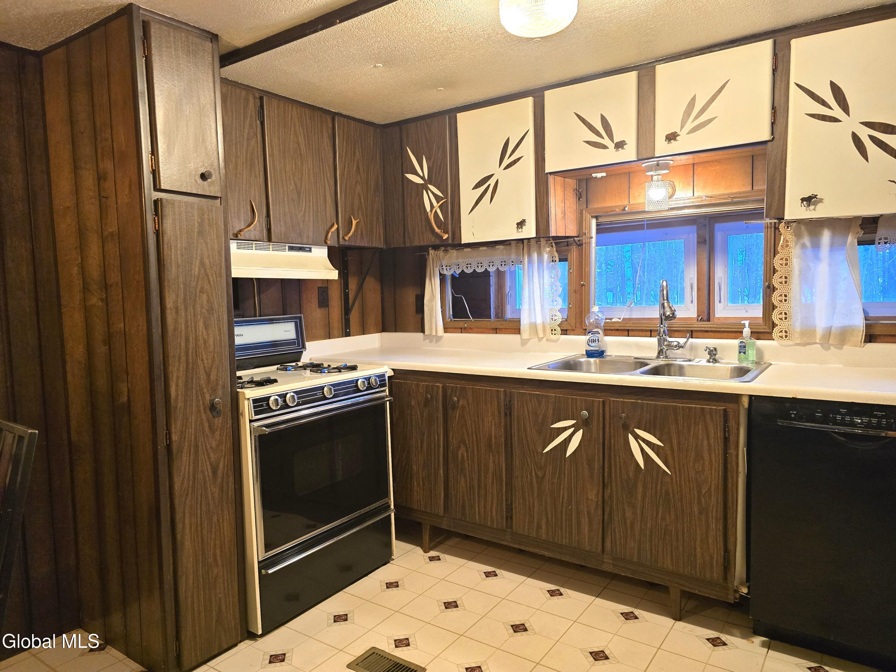 285 Fish Mountain Road Lake Pleasant, NY 12108 - Photo 14 of 29 kitchen