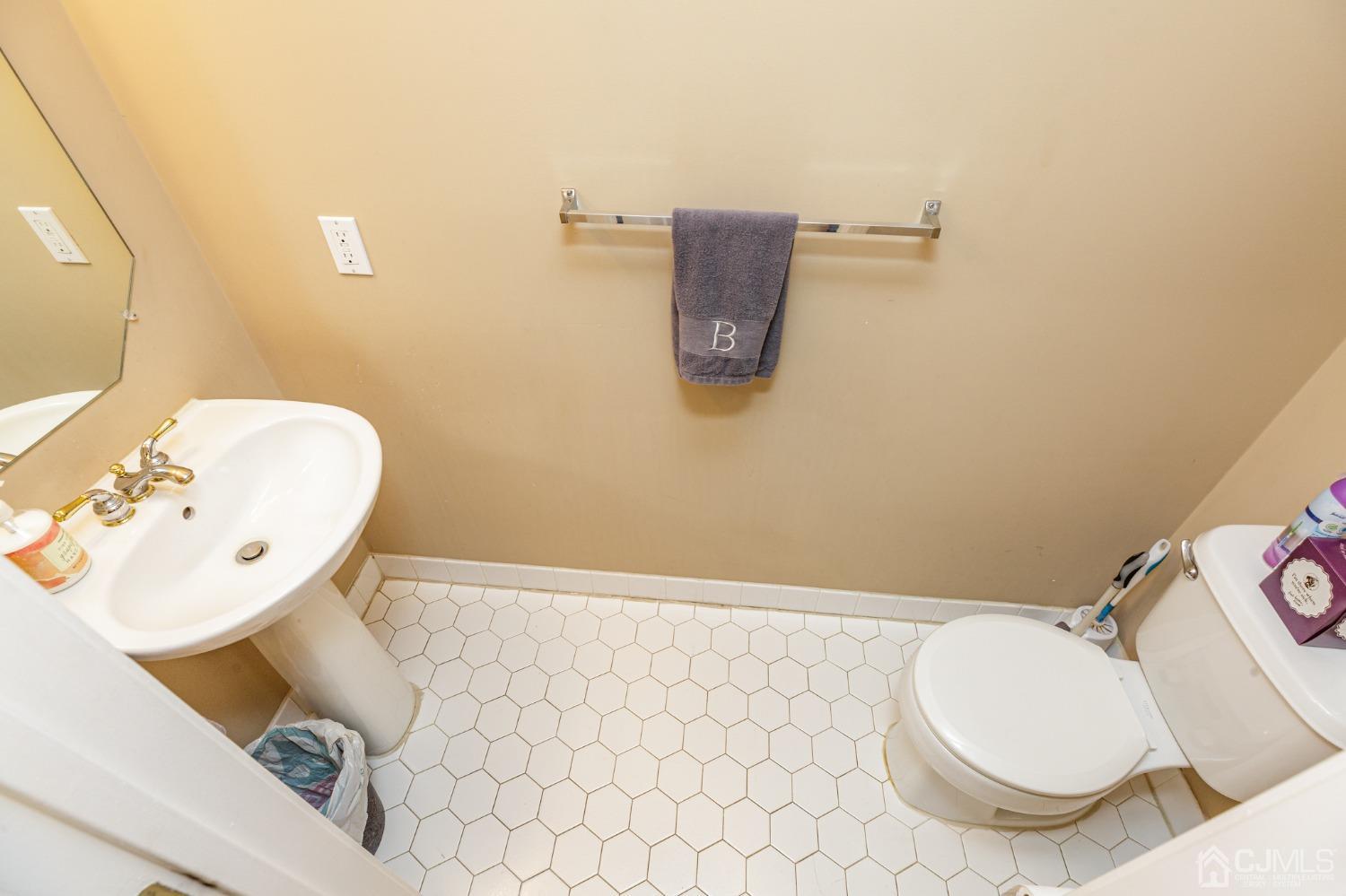 307 Lilac Drive Union, NJ 07083 - Photo 11 of 25 a bathroom with a toilet and a mirror