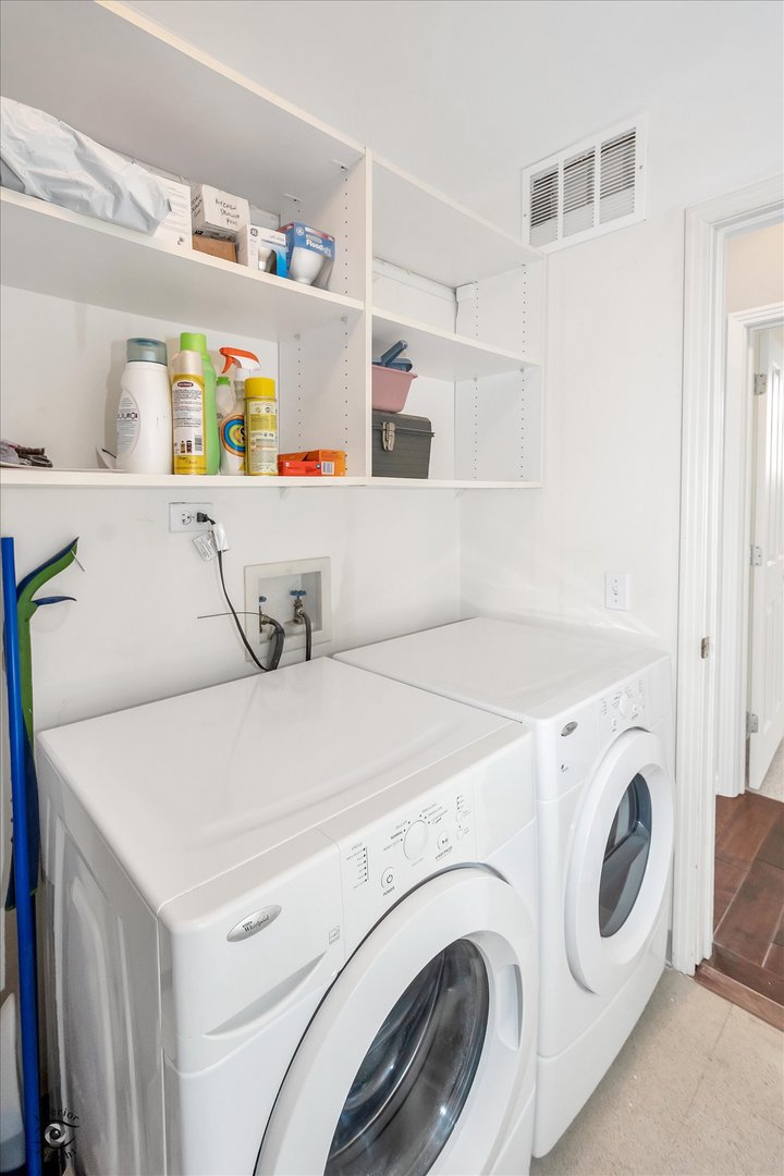 1414 North Wells Street, Unit 508 Chicago, IL 60610 - Photo 26 of 28 a utility room with dryer and washer