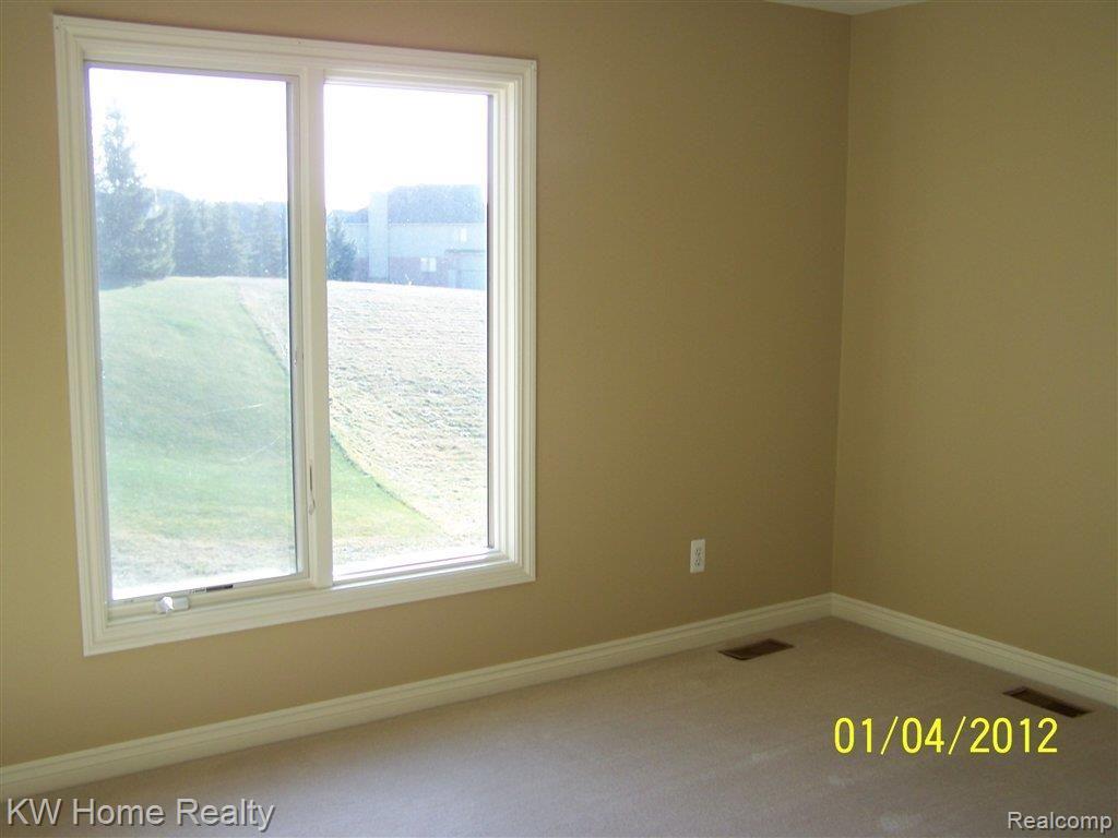 1059 Autumnview Drive Rochester, MI 48307 - Photo 8 of 11 BEDROOM