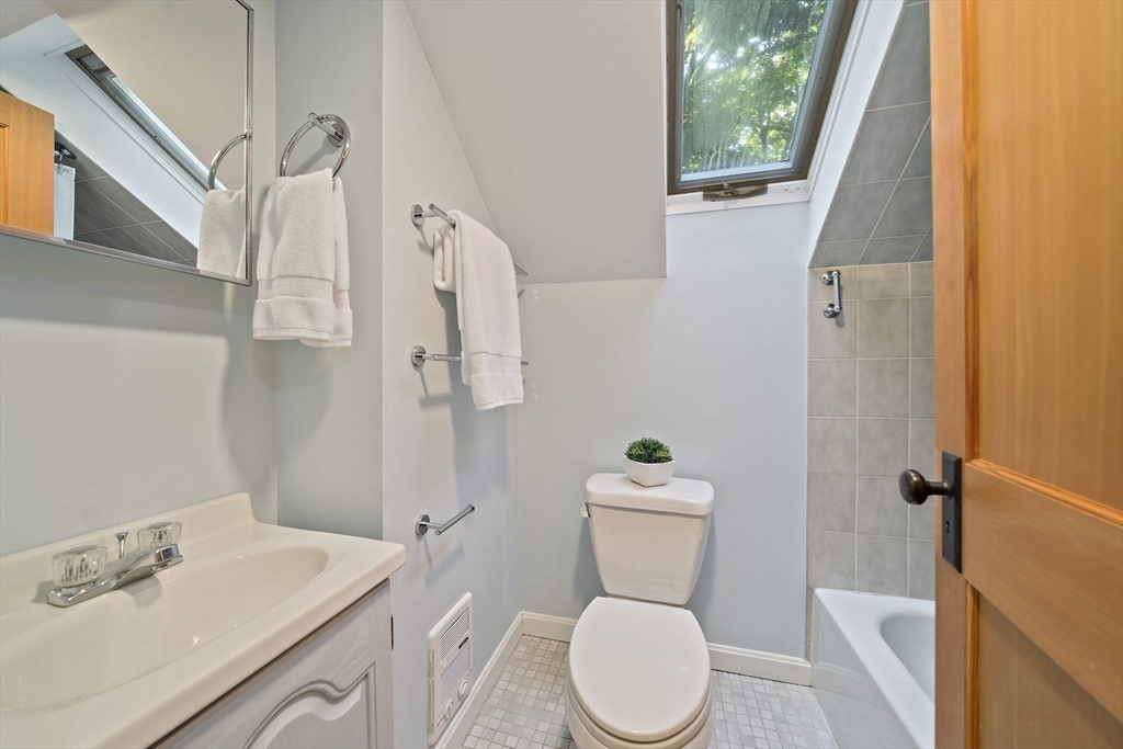 26 Hillside Road Newton, MA 02461 - Photo 33 of 36