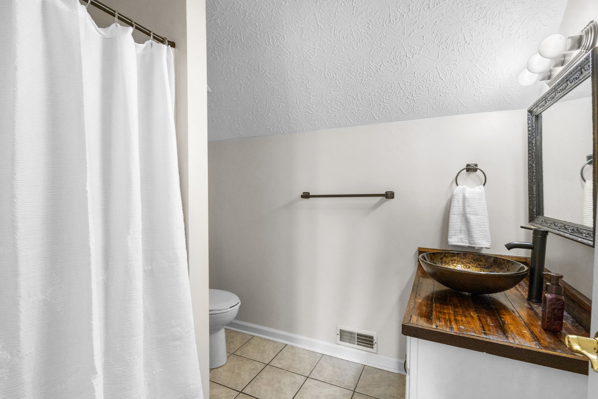 2960 Canoe Branch Road Lebanon, TN 37087 - Photo 59 of 80 a bathroom with a sink a toilet and tub