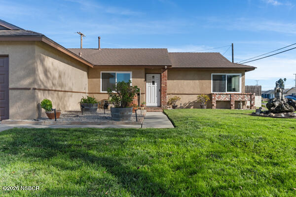 1000 North Lupine Street Lompoc, CA 93436 - Photo 5 of 31 Front Closeup