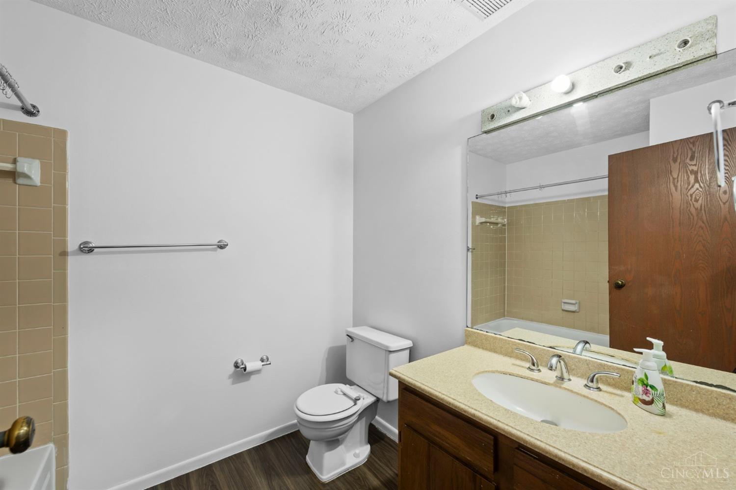 518 Riddle Road, Unit 3 Cincinnati, OH 45220 - Photo 15 of 22 Gallery Image 15