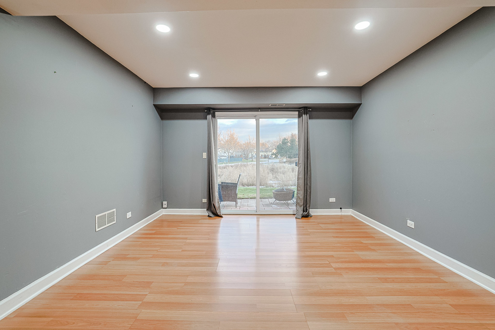 359 Juniper Tree Court Hoffman Estates, IL 60169 - Photo 5 of 32