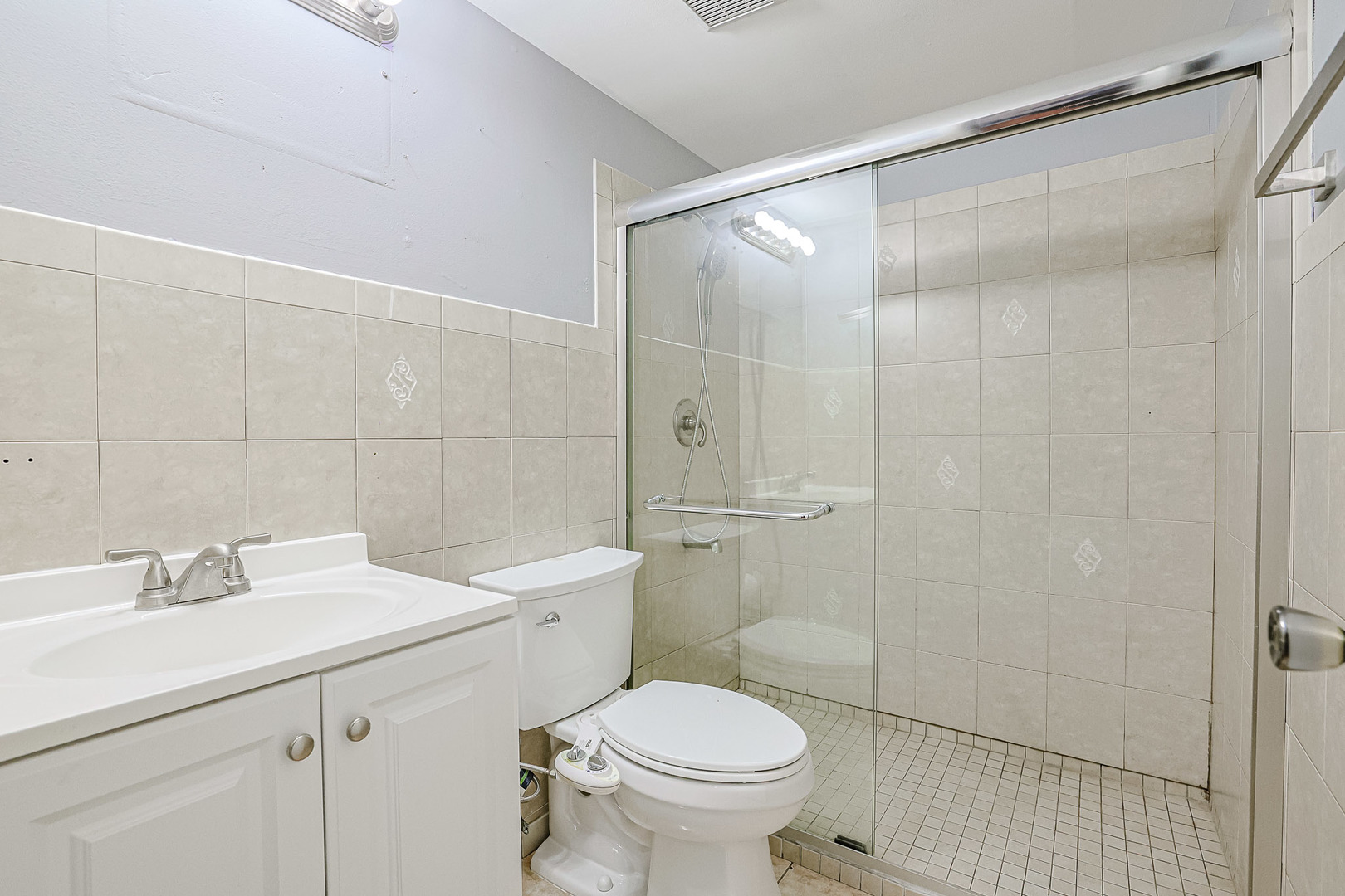 359 Juniper Tree Court Hoffman Estates, IL 60169 - Photo 7 of 32