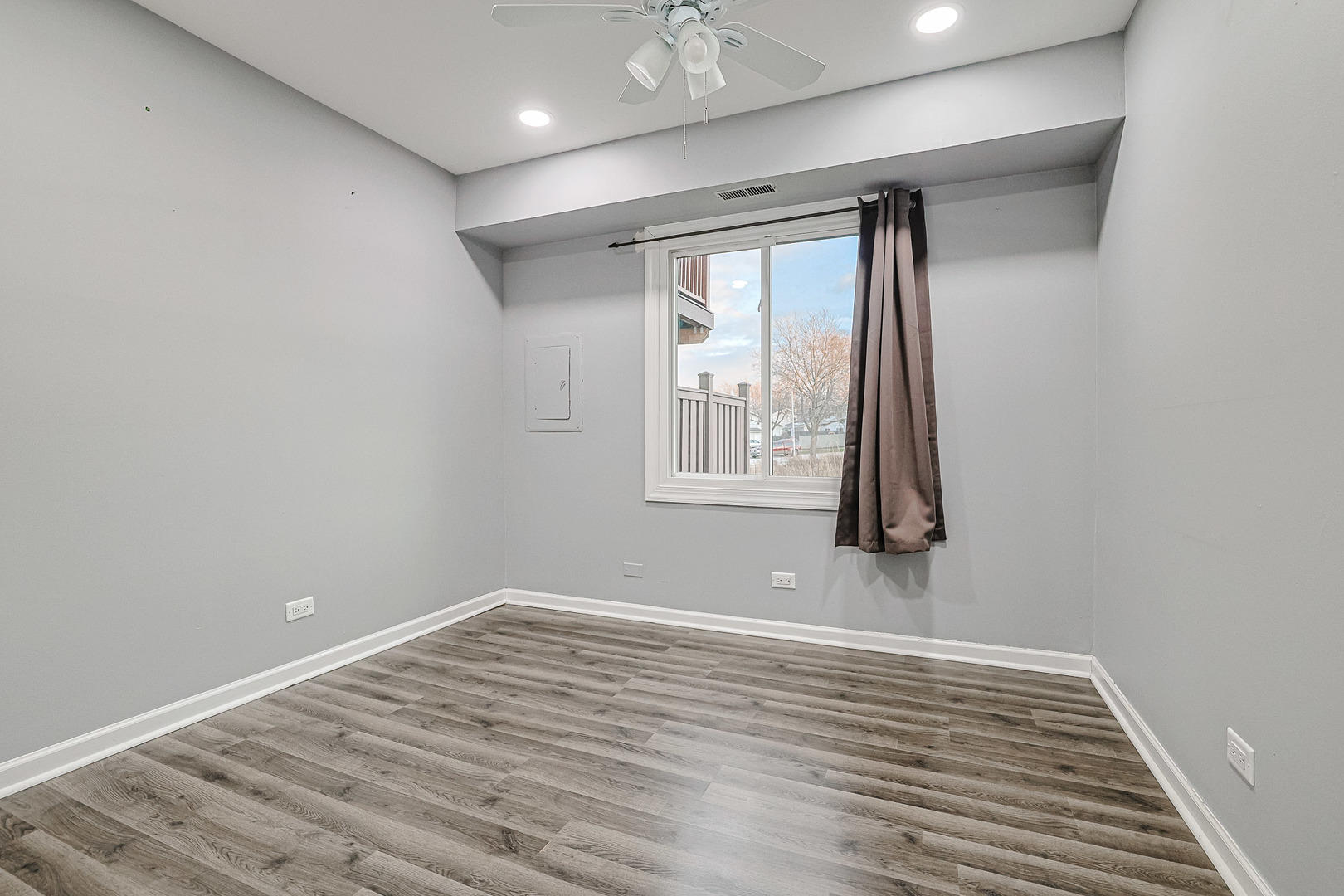 359 Juniper Tree Court Hoffman Estates, IL 60169 - Photo 8 of 32