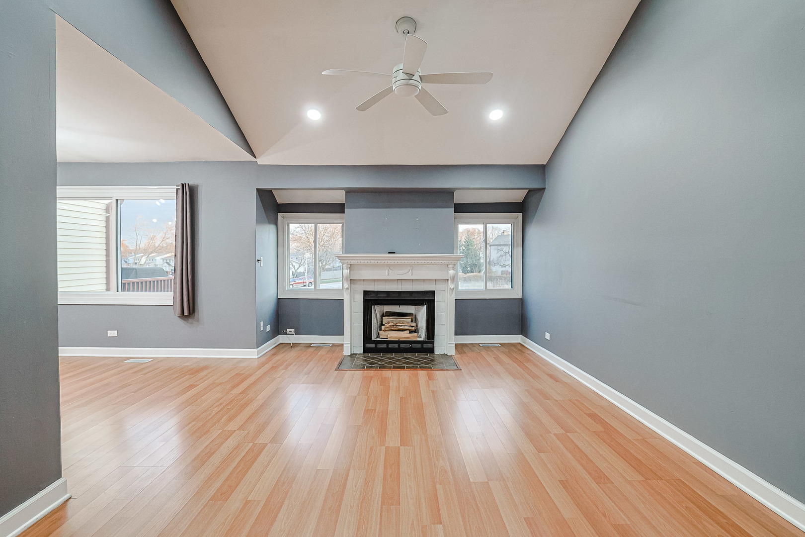 359 Juniper Tree Court Hoffman Estates, IL 60169 - Photo 9 of 32