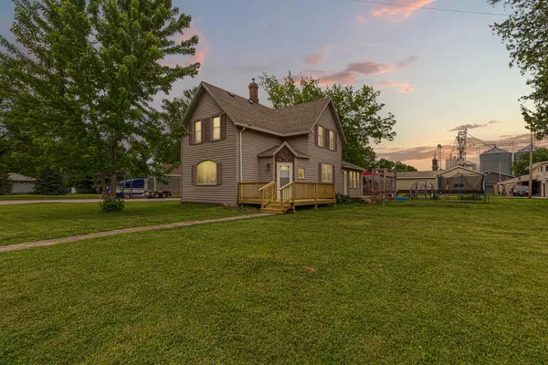 $163,500 | 321 Ash Avenue North, New Richland, MN 56072