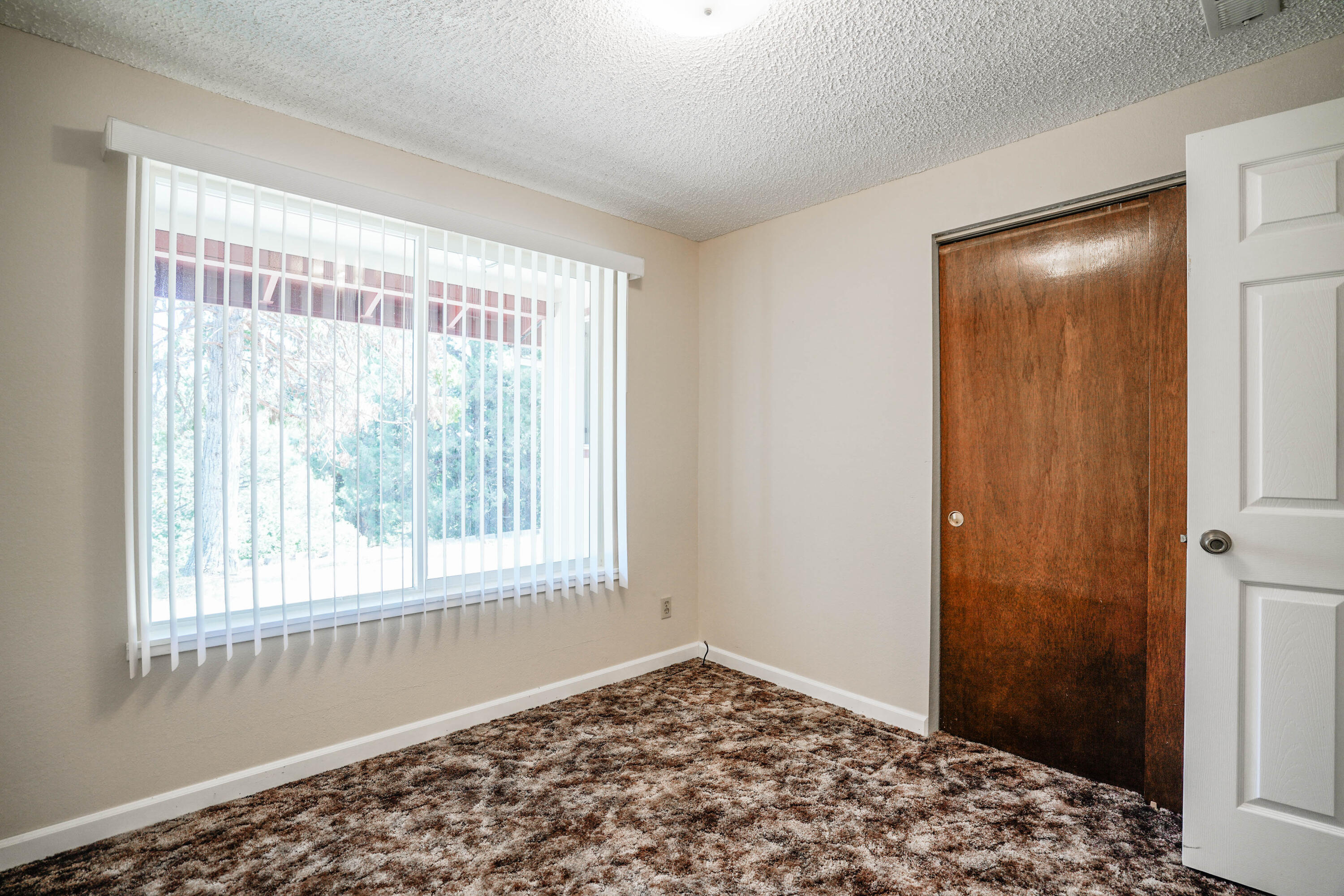 2728 Vale Road Klamath Falls, OR 97603 - Photo 8 of 43 9 bedroom