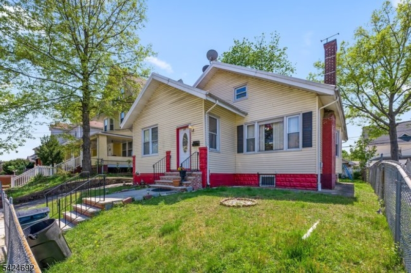 42 Scheerer Avenue Newark, NJ 07112 - Photo 3 of 34