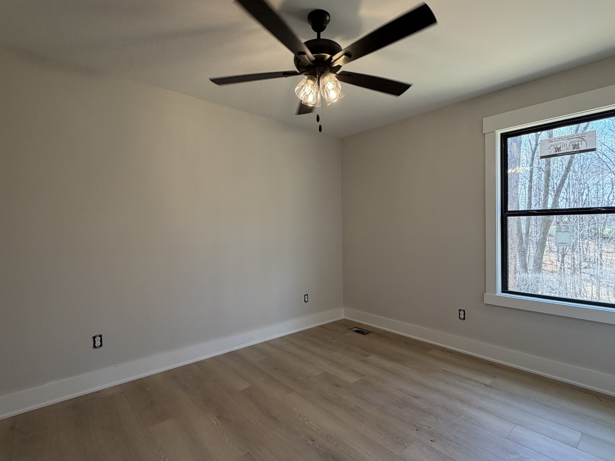 1007 Mt Olive Road Westmoreland, TN 37186 - Photo 21 of 31 an empty room with a window and ceiling fan