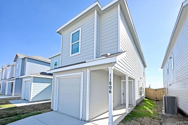 $1,195 | 11806 Bluebell, Converse, TX 78109