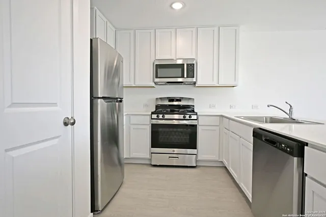 $1,195 | 11806 Bluebell, Converse, TX 78109