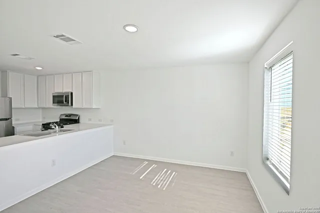 $1,195 | 11806 Bluebell, Converse, TX 78109