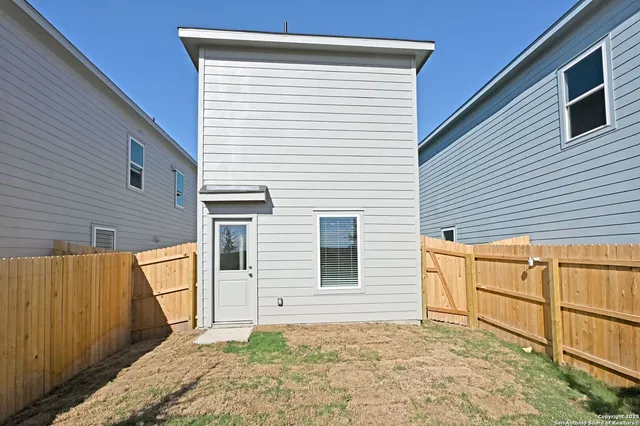 $1,195 | 11806 Bluebell, Converse, TX 78109