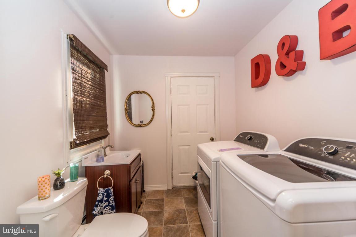 2046 Main Street Lititz, PA 17543 - Photo 16 of 27
