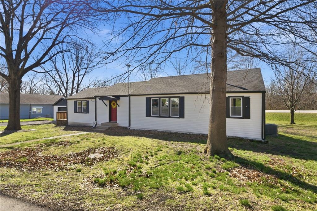 401 West Main Street Freeman, MO 64746 - Photo 3 of 29