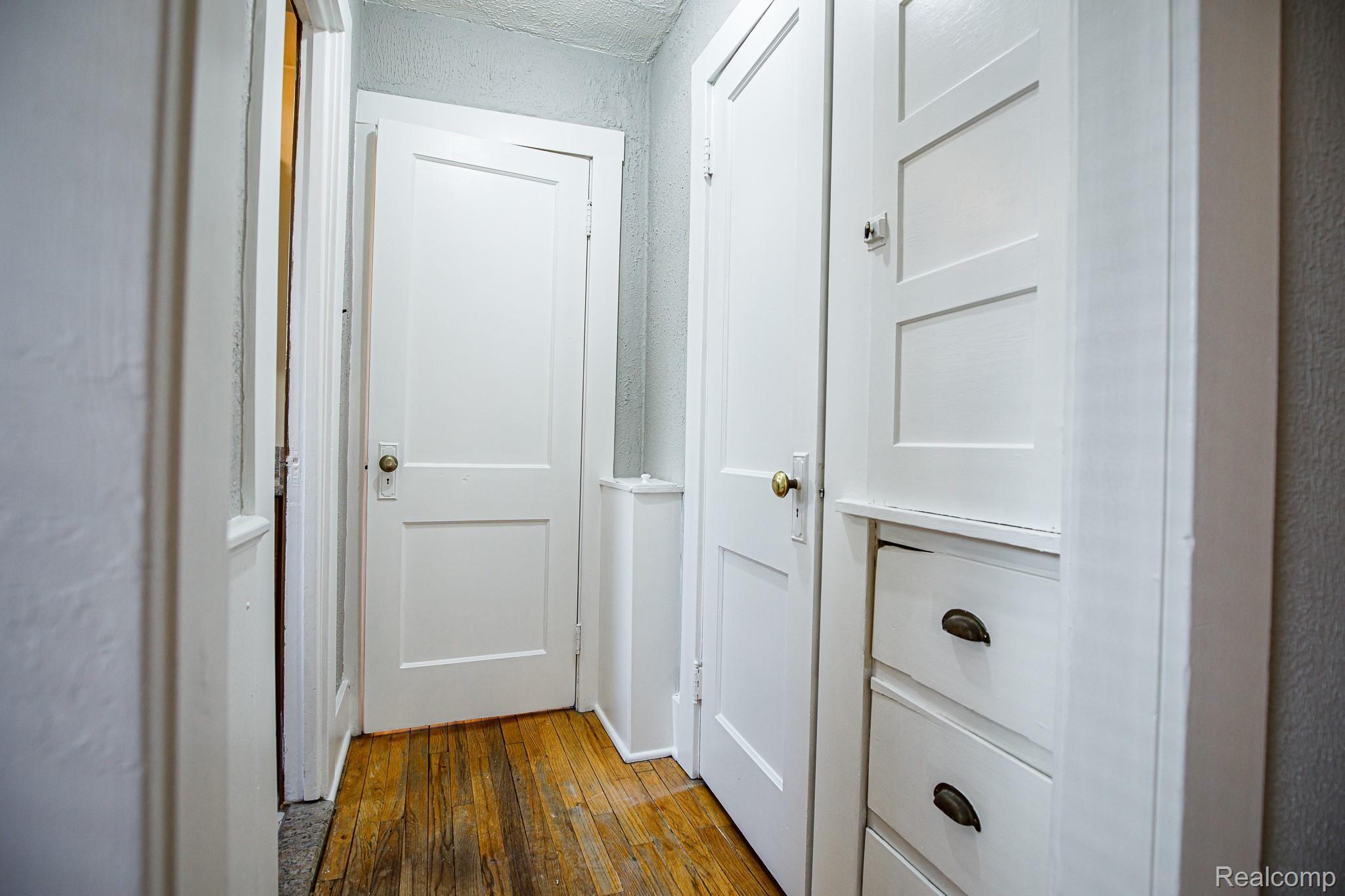 336 Stratford Road Ferndale, MI 48220 - Photo 8 of 29 463A9249.jpg
