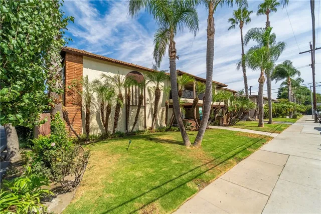 $5,775,000 | 2221 East Lenita Lane, Santa Ana, CA 92705