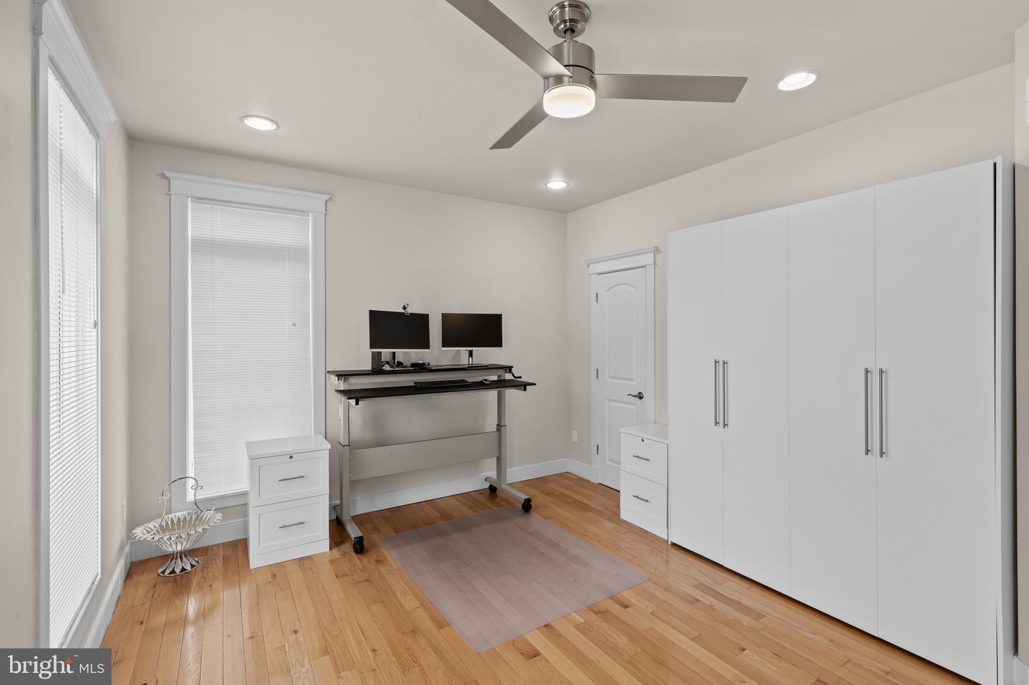 3733 Thomas Point Road Annapolis, MD 21403 - Photo 20 of 46 Bonus main level room with murphy bed