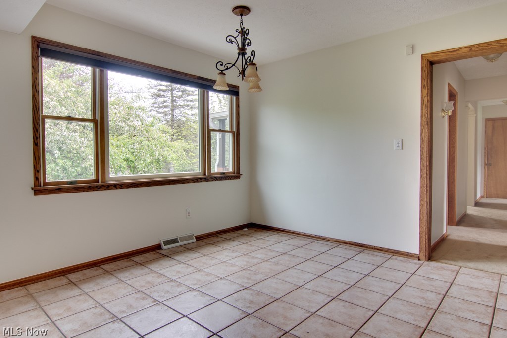 170 South Medina Line Road Akron, OH 44321 - Photo 9 of 28 Eating Area with skylight