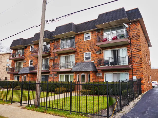 $1,350 | 11937 South Hamlin Avenue, Unit 3C, Alsip, IL 60803