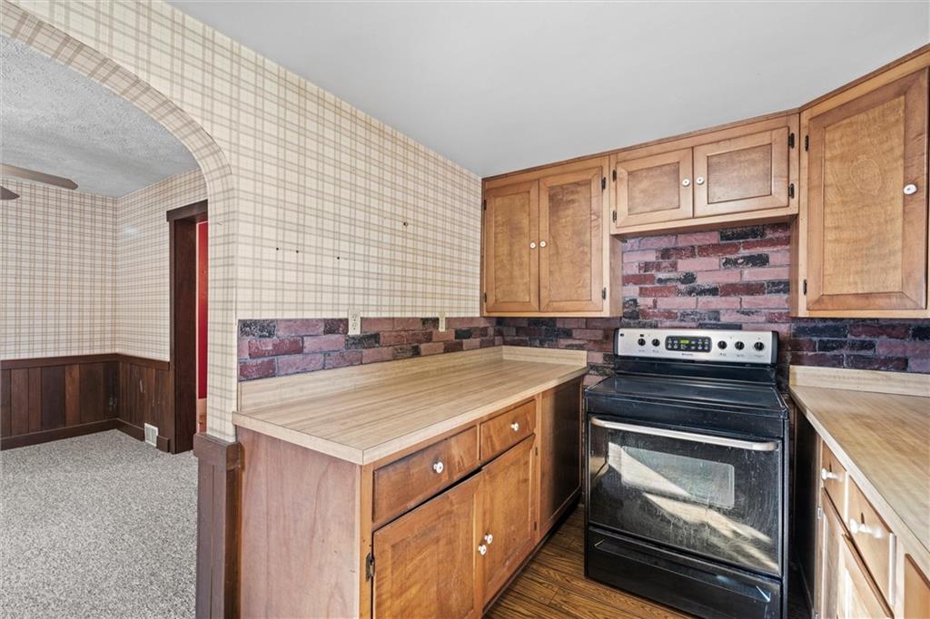 1007 Leslie Street Sharon, PA 16146 - Photo 11 of 27